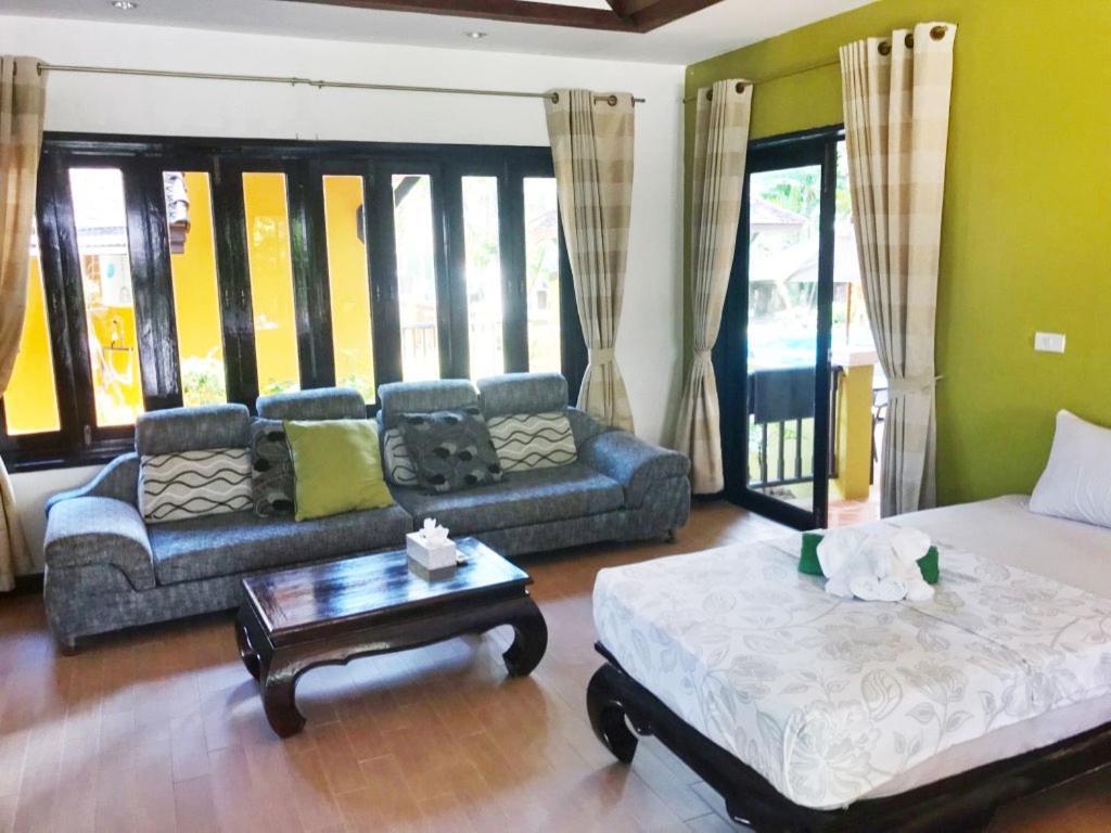 Villa Chaya Khao Lak Exterior photo